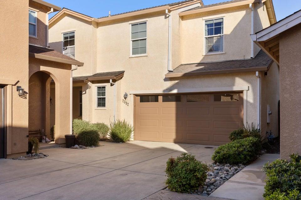 2392 La Villa Way