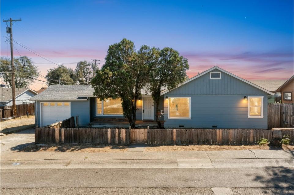 3035 Sacramento Street