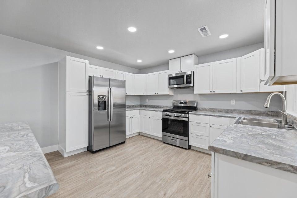 1088 De Moll Drive