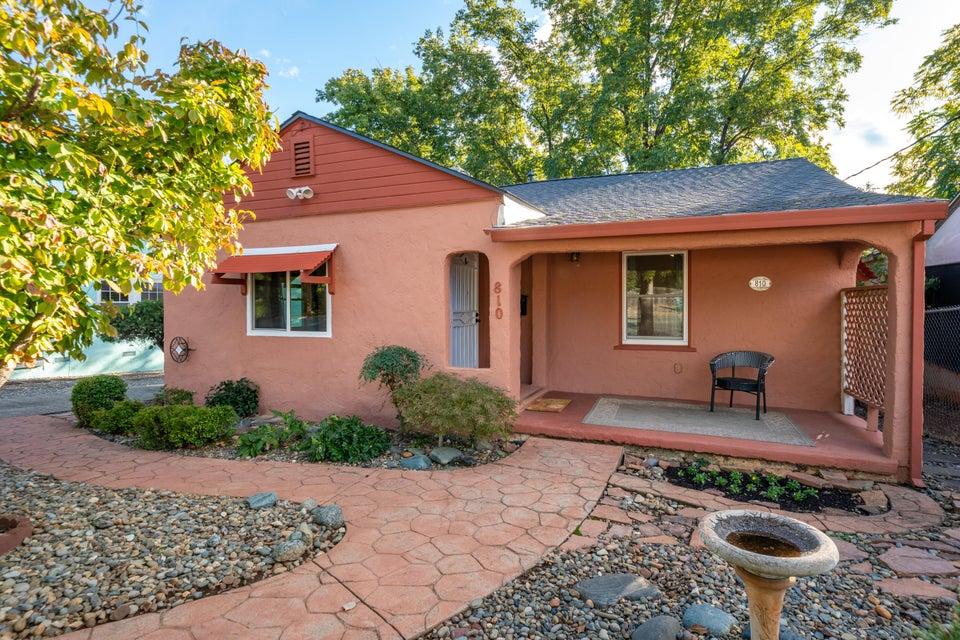 810 Lakeview Drive