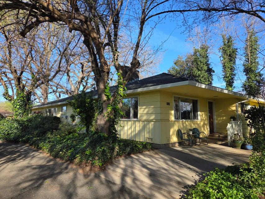 8198 Green Acres Lane