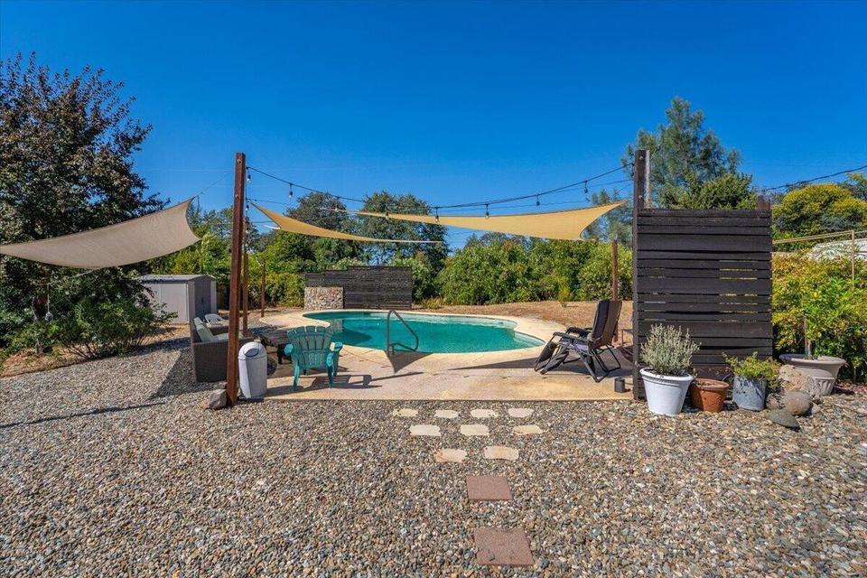 1394 Mistletoe Lane